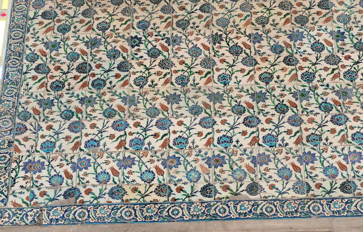 Iznik tiles on a balcony wall of the Blue Mosque